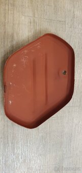 Jawa 50 pionýr 550, 555 prsíčka, dvířka, podsedláky, víčko - 15