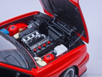 BMW E30 M3 1:18 Autoart  [ poškozen ] - 15