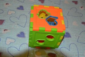 kostky Lamaze navlékací kroužky vkládačka modelína - 15