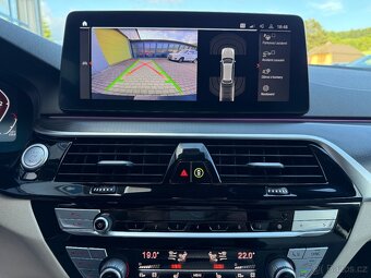 BMW 520d xDrive M SPORT MEGAFULL PANORAMA TAŽNÉ 2022 - 15
