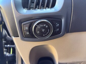 Ford Tourneo Custom 8 míst - 15