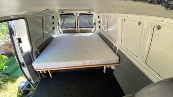 VW Transporter T5, 2.5TDI, 96 kW, spací vestavba - 15