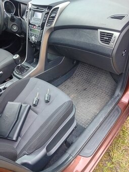 Hyundai i30 kombi 1.4 benzín - 15