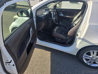 Toyota iQ, Toyota IQ, 1,3 benzín, 72kw, naj. 90252km - 15