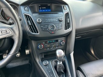 Ford Focus ST 2,0 184KW,Kůže,KeyFree,Recaro,Xenon,Winterpake - 15