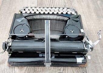 STAROŽITNÝ KUFŘÍKOVÝ PSACÍ STROJ ERIKA 6 A.-G. Vorm. Seidel - 15