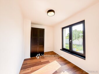Prodej zerekonstruovaného rodinného domu 4+kk, 620 m2 - Velk - 15