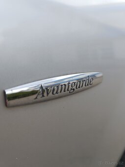 Mercedes - Benz - 15