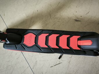 Elektrická koloběžka APRILIA eSR1 - 15