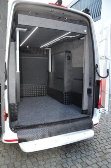Mercedes-Benz Sprinter 319 Camper Family - 15