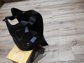 Chráničová vesta Nová - 15