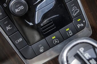 Volvo XC60 D4 2.4L Drive-E Luxury Geartronic AWD - 15