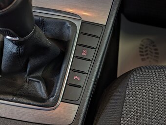 Volkswagen Passat VARIANT 1.6TDi 77kW TEMPOMAT PDC - 15