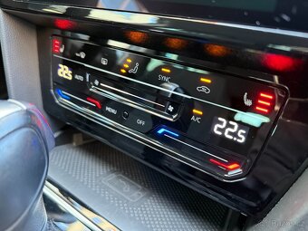 VW  Passat B8 Variant 2.0 TDI 110kW DSG - záruka Autodraft - 15