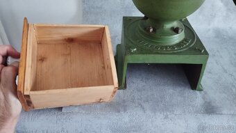 Velmi starý kupecký mlýnek IDEAL s rumpálem DOPRAVA 0,- - 15