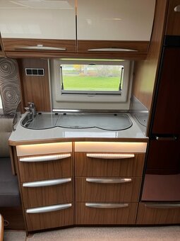 Hledám výměnu za vestavbu: Luxusní karavan Hymer Eriba Nova - 15