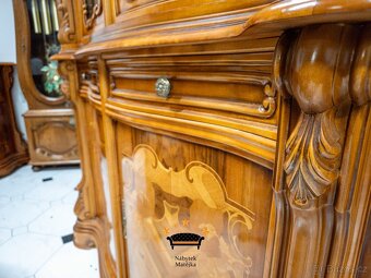 Luxusní barokní jídelní set – stůl + 6 židlí + velká vitrína - 15