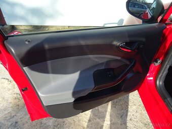 Seat Ibiza 1.2i,1maj,s.kniha,tažne,velmi pěkný stav. - 15