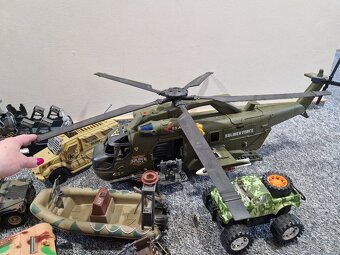 Vojenska vozidla, auta,  vrtulnik 20 ks - 15