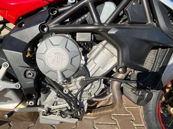 MV AGUSTA BRUTALE 675 - 15