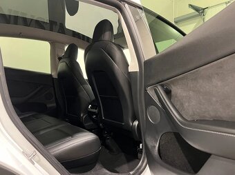 Tesla Model Y Long Range AWD rok 2021 - 15