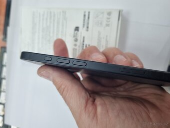 Apple iPhone 16 Black - 15