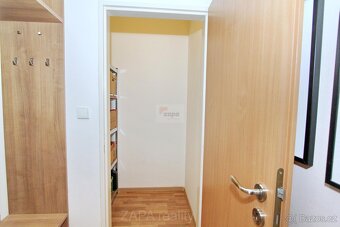 Pronájem bytu 2+kk s balkonem a parkovacím stáním Praha 9 Vy - 15