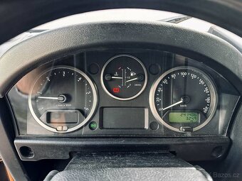 Land Rover Defender 110 2.4 SW SE - 15