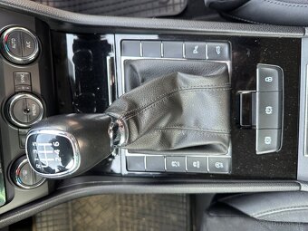 ŠKODA SUPERB 3 combi 2.0 tdi 140kw manuál webasto alcantara - 15