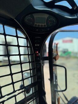 Smykový kolový nakladač Bobcat S450 - 15