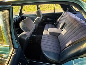 Mercedes w123 300D piano - 15