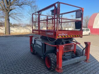 TERÉNNÍ NŮŽKOVÁ PLOŠINA SKYJACK 12 M - 15