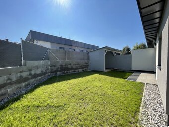 Pronájem bytu 4+kk 80 m², zahrada 85 m², Včelná - 15