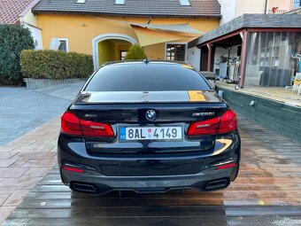 BMW M550i xDrive - 15