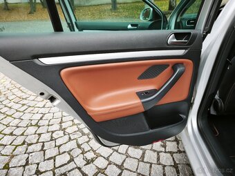 VW Golf 6 combi 2,0 103 kw Panorama Kůže Highline - 15