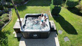 Luxusní venkovní vířivka s vytápěním na dřevo - 15