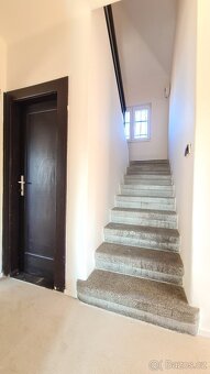 Prodej domu se zahradou a garáží, Černošice - 15