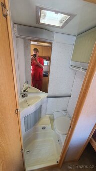 Karavan Knaus 1000 kg, předstan - 15