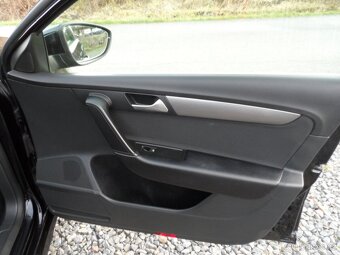 VW Passat 2.0 TDI 130 KW,Xenon,Navi.R.V.07/2014 Zachovalé - 15