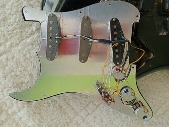 Greco Stratocaster Spacey Sound 81-snímače USA Fender 79-81 - 15