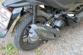 Honda Forza 125, 419km, nové v ČR, havarované - 15