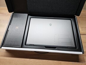 ALIENWARE M16 R2_240HZ 2K_U9-185H_32GB_1TB_RTX 4070 8GB - 15