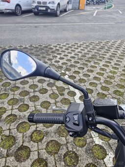 Aprilia SR GT 200 - 15