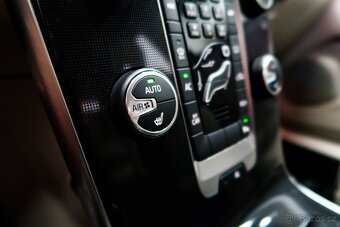 Volvo V40 T2 90kW, A/T, MOMENTUM, ZÁRUKA, VÝHŘEV - 15
