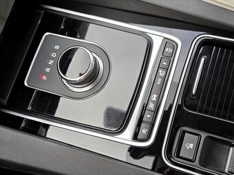 Jaguar F-Pace 3,0 D 221kW Prestige AWD ČR V6 AWD Prestige Ad - 15