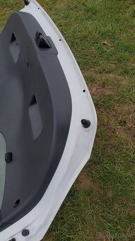 HYUNDAI i30 – DVEŘE KUFRU BÍLÉ 5DV - 15