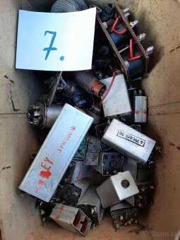 Staré elektro ( elektronické) součástky č.6 , č.7 , č.8 - 15