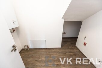 Pronájem RD 4+kk+pracovna a 2xšatna, cca 200m2, pozemek cca  - 15