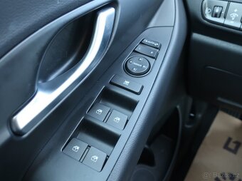Hyundai i30 FB 1.0T-GDI 88kW FAMILY COMFORT ZÁRUKA - 15