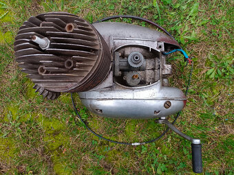 Starý motor na motocykl jawa čz typ 356 175 250 pérák - 15